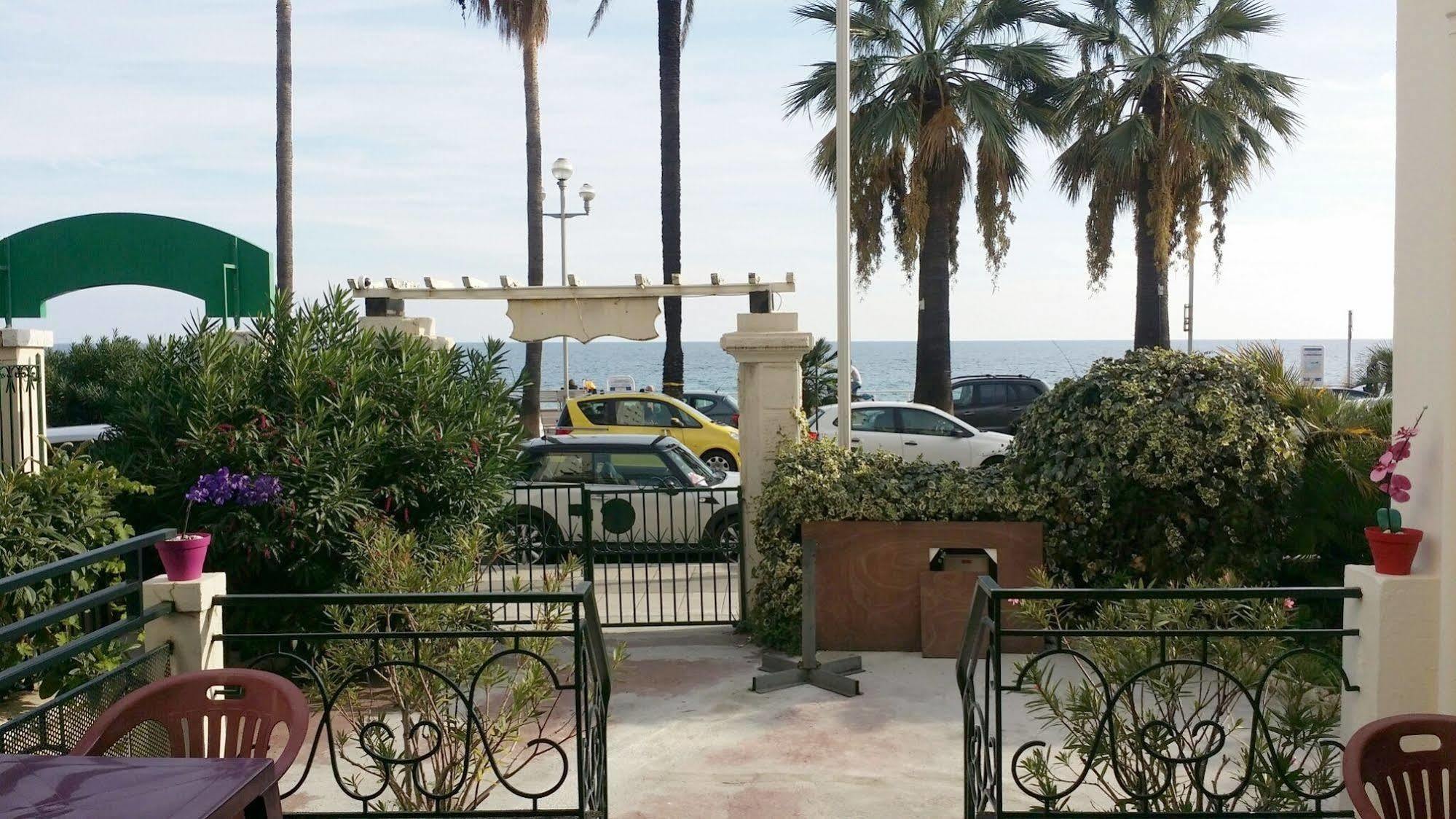 Flots D'azur Hotel